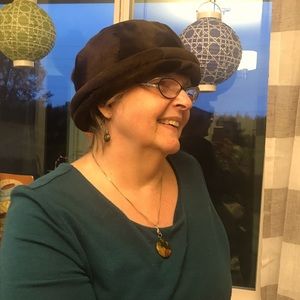 Women’s Brown vintage Liz Claiborne winter hat